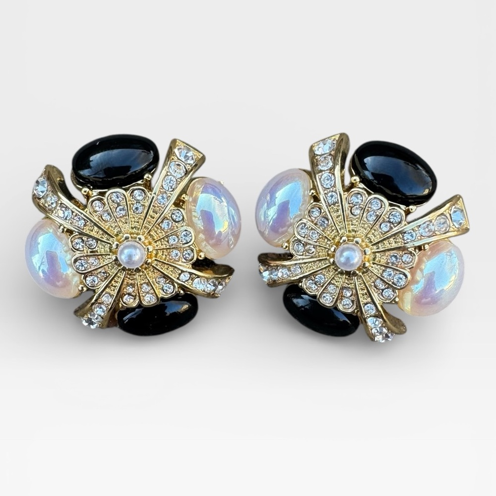 VINTAGE Onyx and Faux Mabe Pearl Cabochon Earrings - Picture 4 of 12